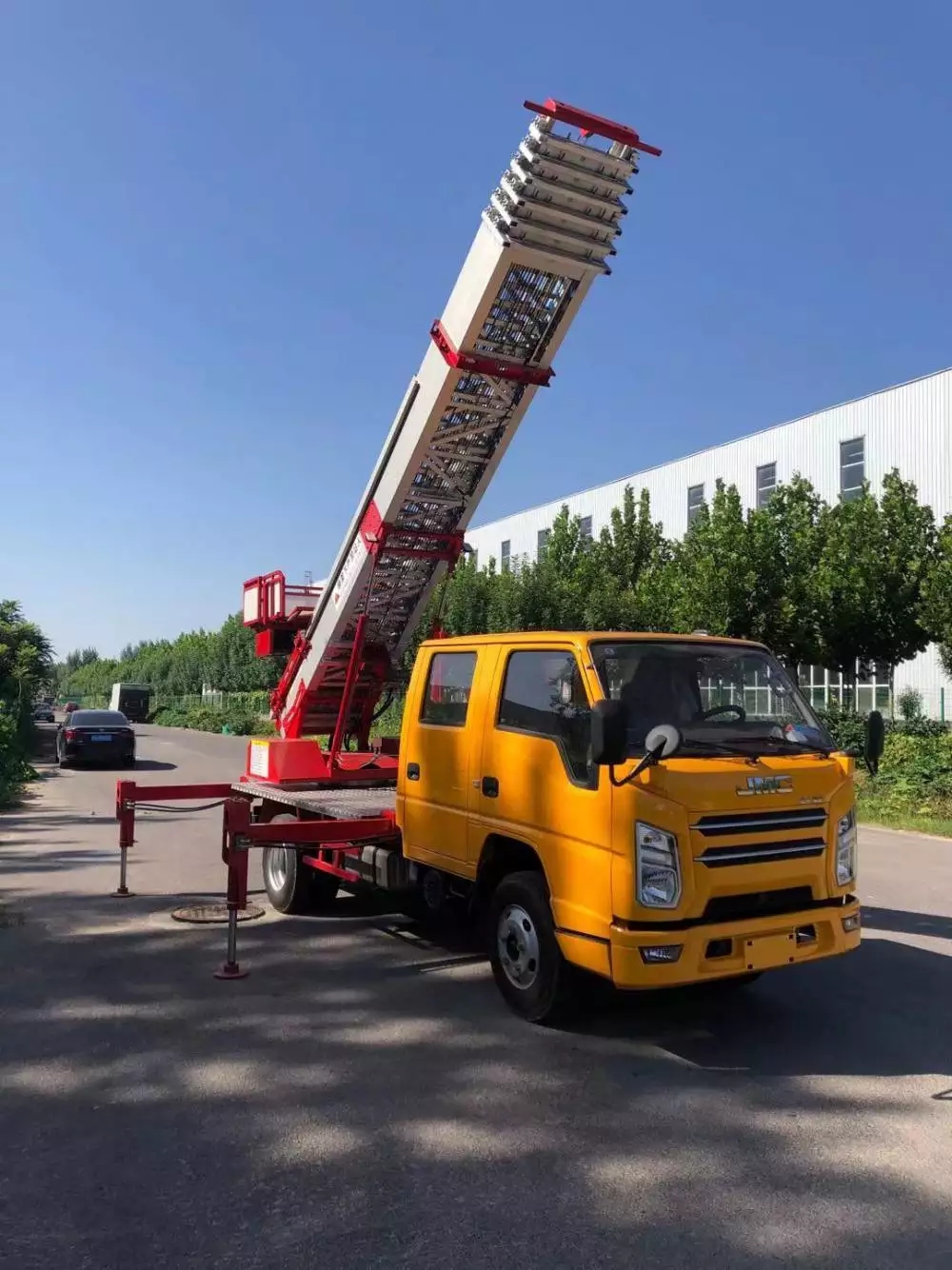 资兴附近的云梯车出租服务：轻松解决高空作业需求